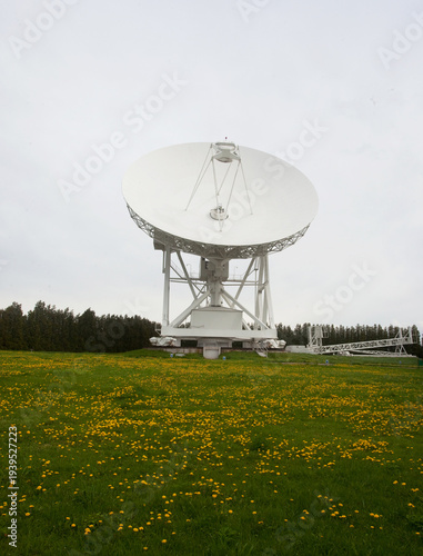 Przepiękne ogrody w obserwatorium, satelita, Piwnice koło Torunia, Polska, Beautiful gardens at the satellite observatory, Piwnice near Toruń, Poland