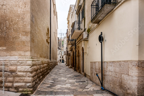 Foto Altamura, houses streets and alleys of a small town in the south, southern Italy