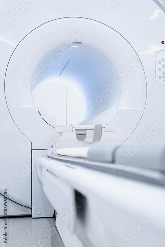 Konstfotografi MRI - Magnetic resonance imaging scan device in Hospital