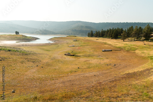 USA, OR, Prineville.  Extremely low water levels in reservoir lake.