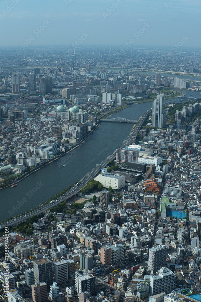 Fototapeta premium Sumida River and Tokyo cityscape viewed from Tokyo Skytree