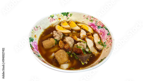 Guay Jub (Thai clear peppery noodle soup) 