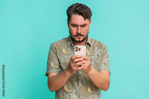 Foto Middle-aged man anxiously types fast on smartphone, breathing deeply while focused on composing urgent message