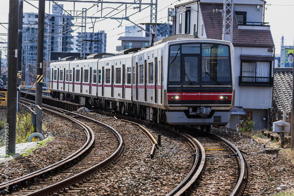 Obraz premium 名鉄瀬戸線の線路と駅周辺の風景