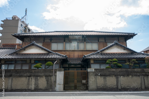 日本の岡山県笠岡市の古くてとても美しい建物