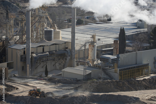 excavadora cargadora en fabrica