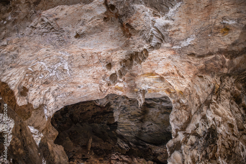 Fototapeta premium Breathtaking rock formations inside Oylat Cave in Inegol, Bursa, Türkiye