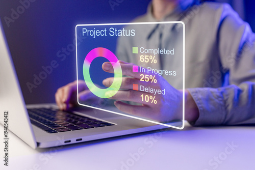 Foto Person shows project status on laptop screen with data displayed in colorful gra