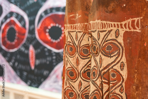 Cuadro en lienzo Colorful didgeridoo musical instrument with traditional Aboriginal design