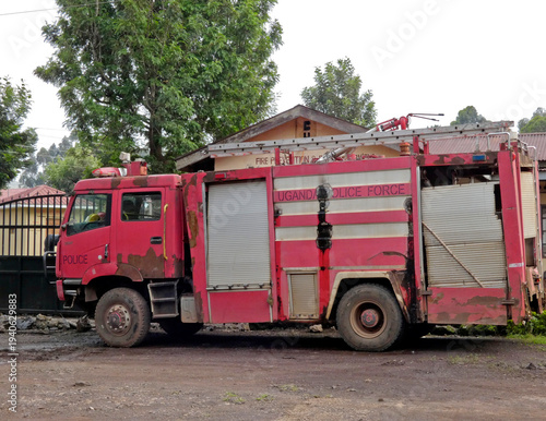 OUGANDA, safari et randonnée au cœur de l'Afrique.
Gros plan sur un véhicule des pompiers à Kisoro