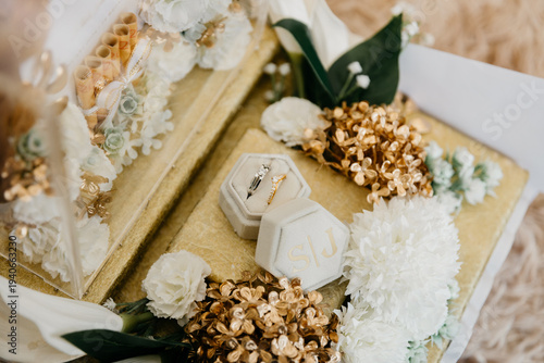 Canvastavla Traditional Wedding Gift Tray with Rings and Cash
