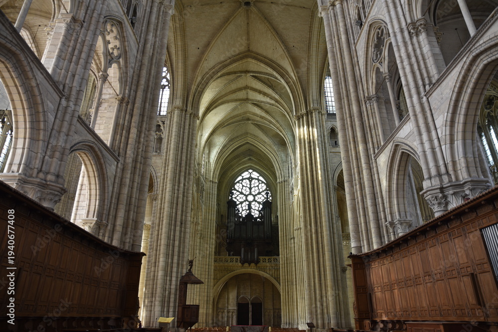 Naklejka premium Nef&nbsp;gothique&nbsp;de&nbsp;la&nbsp;cathédrale&nbsp;de&nbsp;Meaux.&nbsp;France