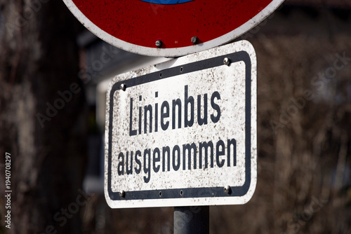 Quadro em tela Verkehrszeichen für Linienbus