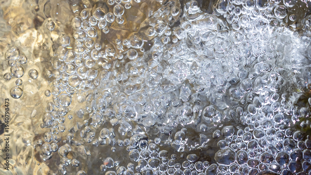 Obraz premium Abstract water bubbles texture flowing stream background