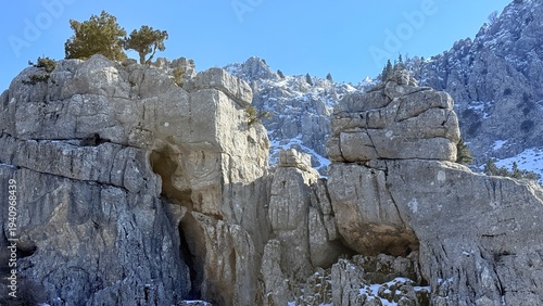 Fotografija As winter draws to a close in the mysterious, wild, and eerie mountains of the Mediterranean, the scenery is breathtaking