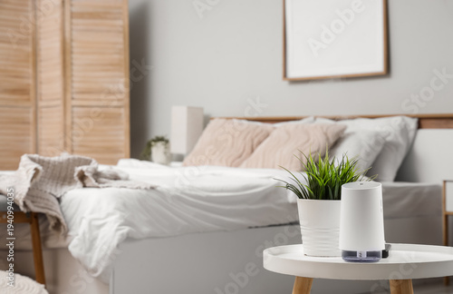 Air humidifier with housepl...