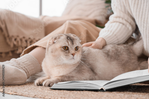 Young woman with cute cat r...