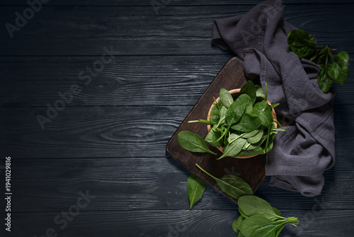 Bowl with fresh spinach lea...