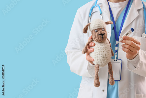 Pediatric doctor holding st...