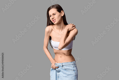 Young woman with anorexia i...