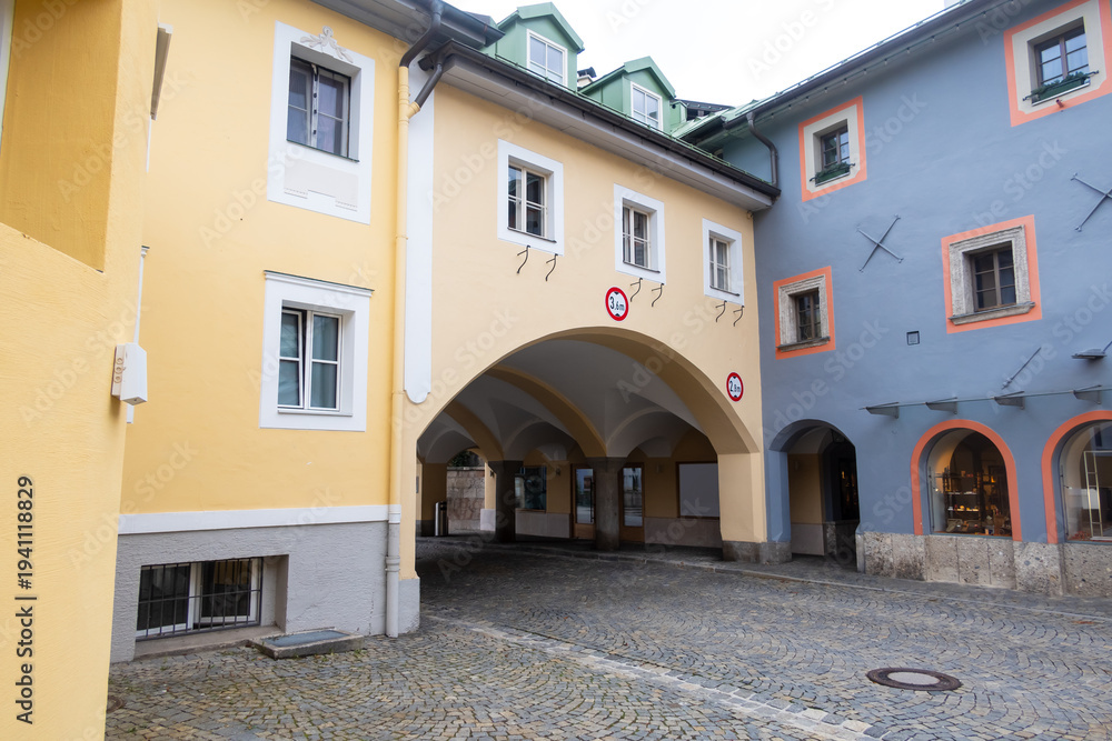 Fototapeta premium Colorful historic buildings with pedestrian archway in Berchtesgaden