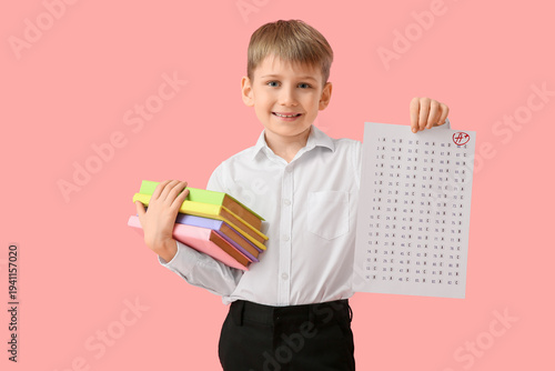 Happy schoolboy with good r...