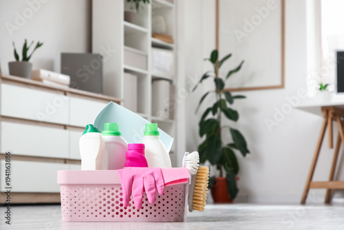 Plastic basket with cleanin...