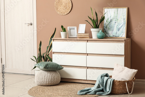 Chest of drawers with Sanse...