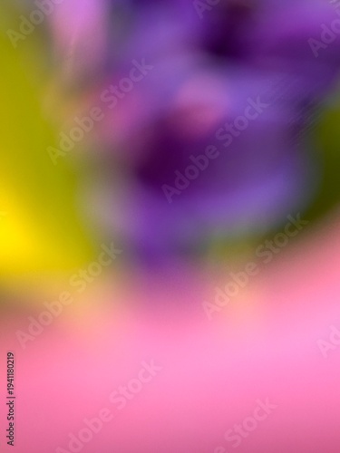 Abstrakter violetter Farbverlauf mit Unschärfe – weicher Hintergrund