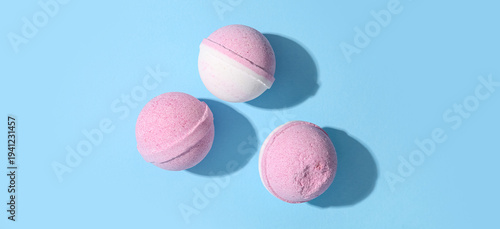 Aromatic bath bombs on colo...