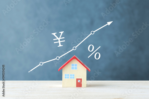 住宅の価格とローン金利が上がっていく状況をイメージした静止画像素材