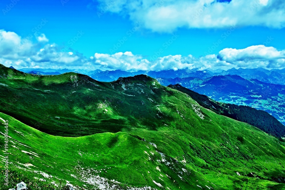 Fototapeta premium Austrian Alps - view from the path to the peak Geissspitz