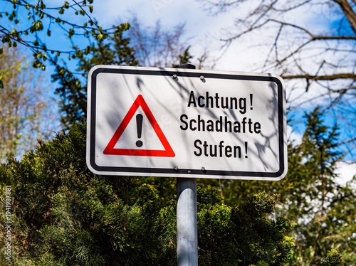 Achtung! Schadhafte Stufen!