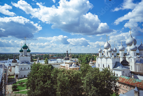 Foto Grigoryevskaya Tower and Kremlin walls. Rostov Kremlin.