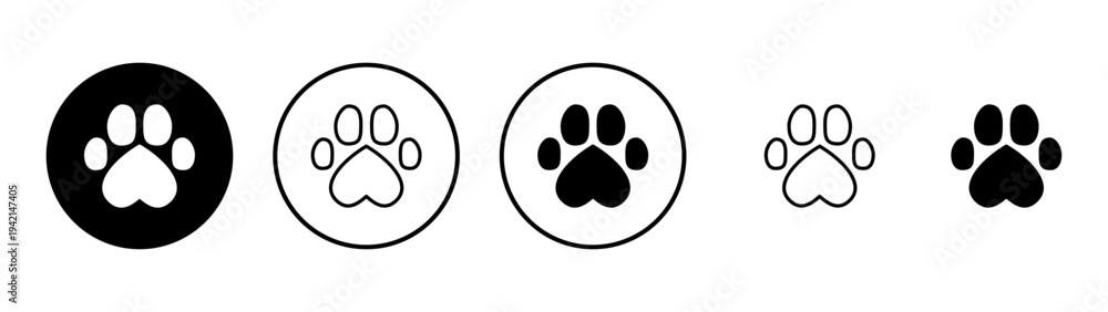 Fototapeta premium Paw icon vector. paw print sign and symbol. dog or cat paw