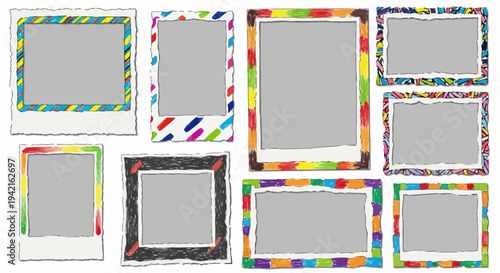 Conjunto de molduras de fotos estilo polaroid coloridas e desenhadas à mão, com bordas vibrantes e espaços cinzas para imagens, isoladas em branco.