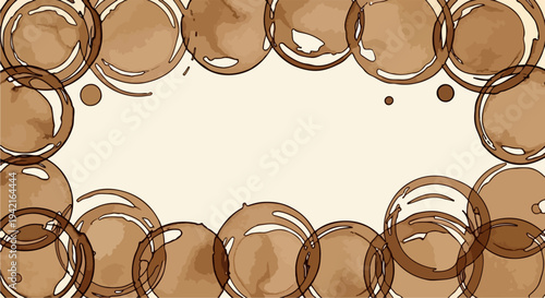 Ein dekorativer Rahmen aus braunen Kaffeeflecken und Tassenrändern auf beigem Hintergrund, ideal für Kaffee- und Getränkedesigns.