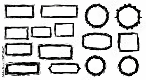 Kolekcja ręcznie rysowanych, postarzanych ramek i kształtów w stylu grunge, idealnych do projektów graficznych, na białym tle.