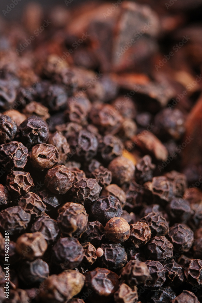 Fototapeta premium close up of black peppercorns