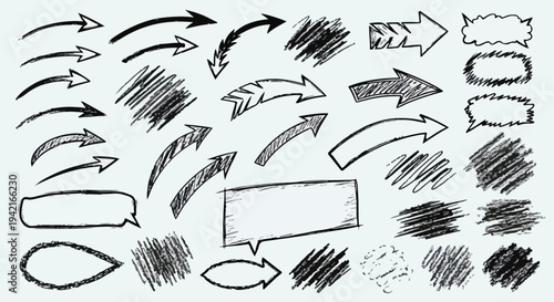 흰색 배경에 연필로 그린 듯한 다양한 형태의 화살표, 말풍선, 스크래치 효과가 담긴 수작업 그래픽 요소 모음.