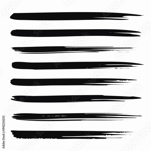Zestaw ośmiu poziomych, czarnych pociągnięć pędzla z efektem akwareli na białym tle, idealny do projektów graficznych.