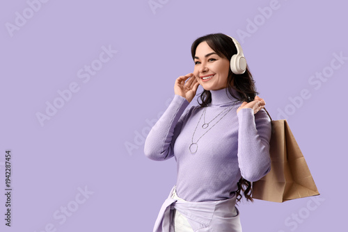Beautiful woman in headphon...