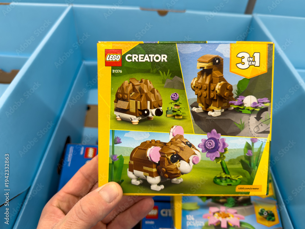 Naklejka premium LEGO Creator Three In One Animal Building Set Box Held In Store Toy Aisle