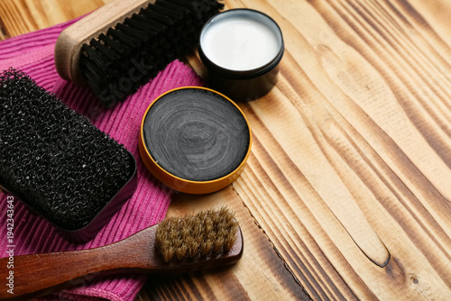 Brushes, brush, cloth and s...
