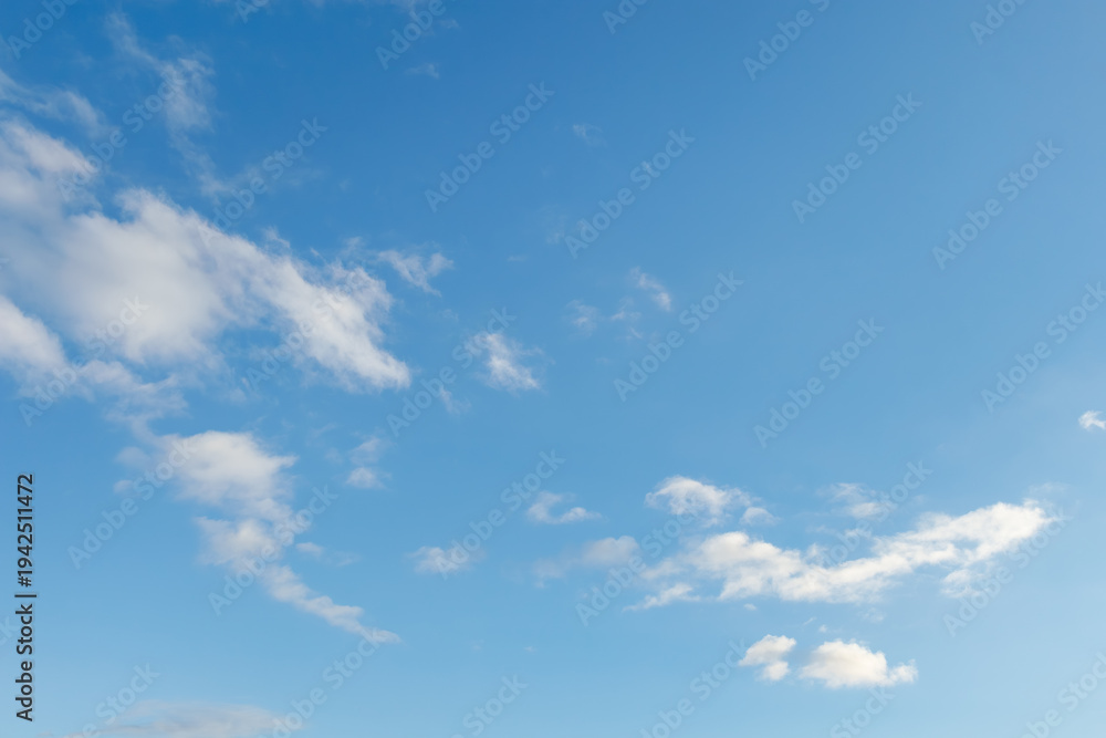 Obraz premium Blue sky with soft white scattered clouds