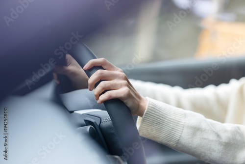 Fotografie 車を運転する女性　ボディパーツ