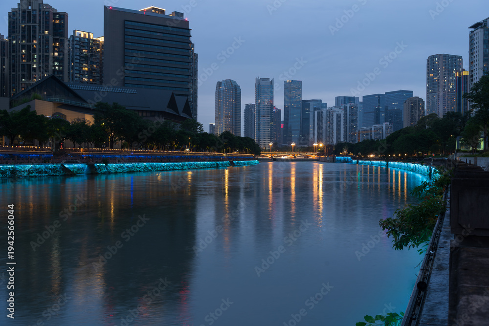 Fototapeta premium Twilight Skyline Reflections on the Jinjiang River Promenade in Chengdu