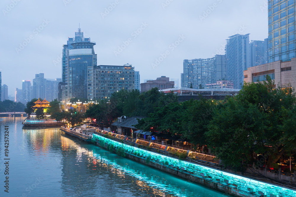 Fototapeta premium Jinjiang River promenade at blue hour near Anshun Bridge in Chengdu