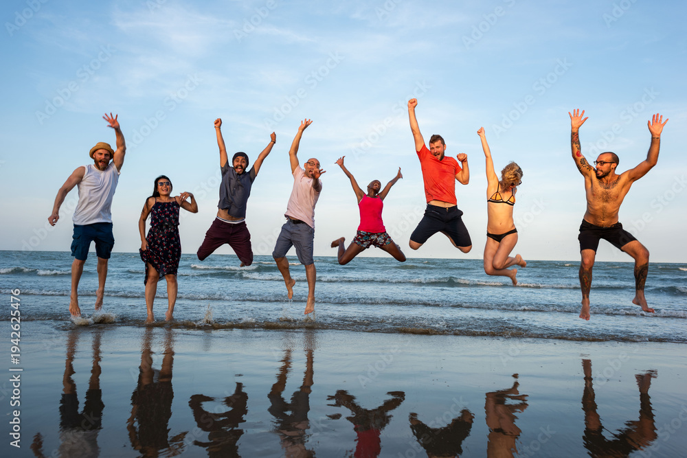 Fototapeta premium Joyful friends jumping beach
