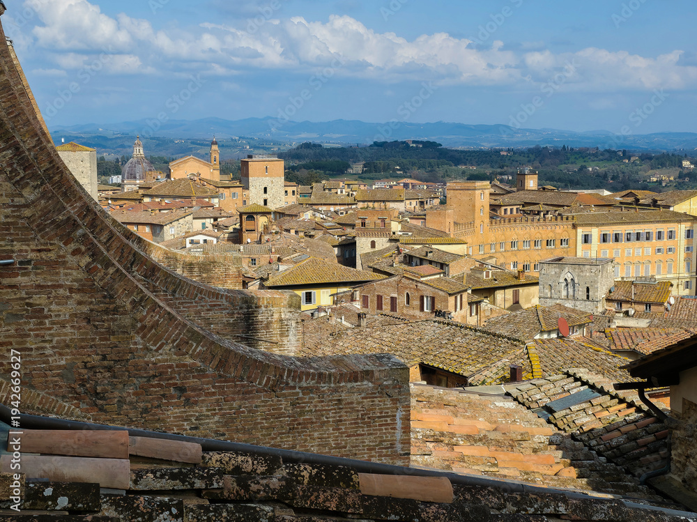 Obraz premium Famous medieval city skyline of Siena in Tuscany under a blue sky, UNESCO World Heritage site